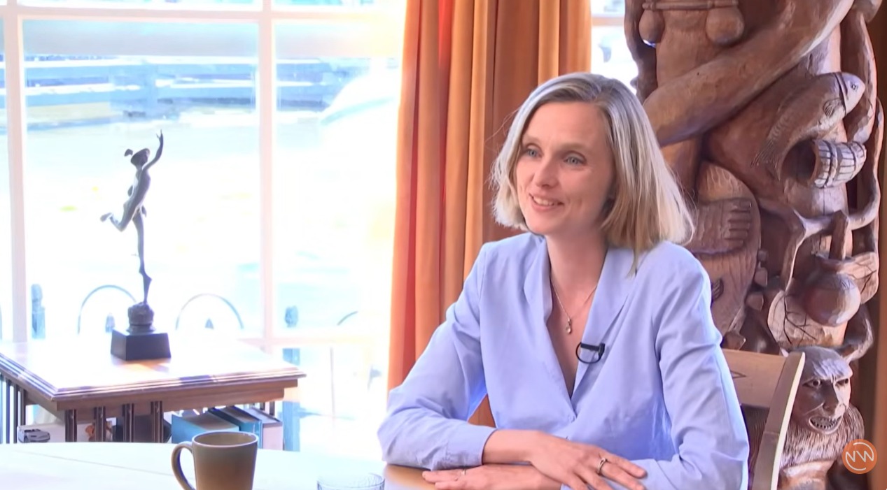 Elze van Hamelen bij De Nieuwe Wereld.